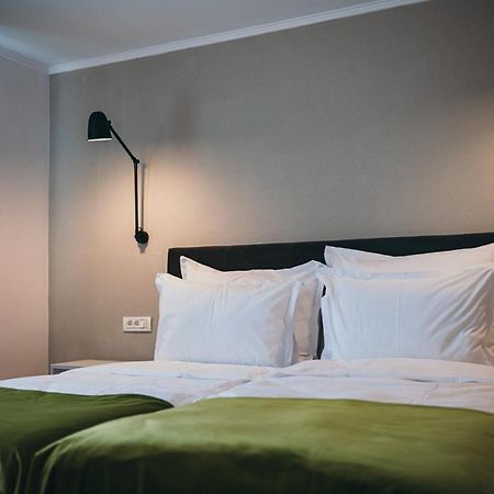 Nest Guesthouse Drobeta Turnu Severin Exteriör bild