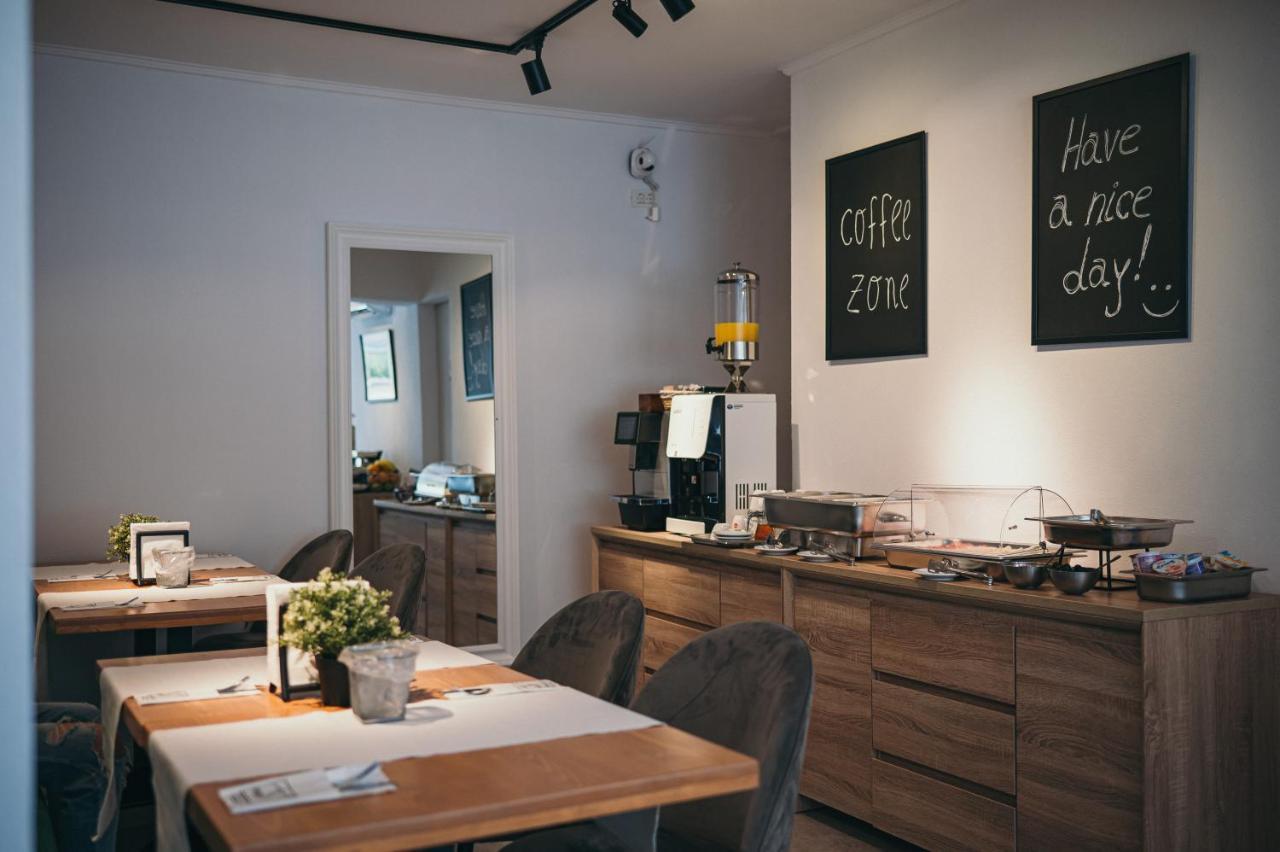Nest Guesthouse Drobeta Turnu Severin Exteriör bild