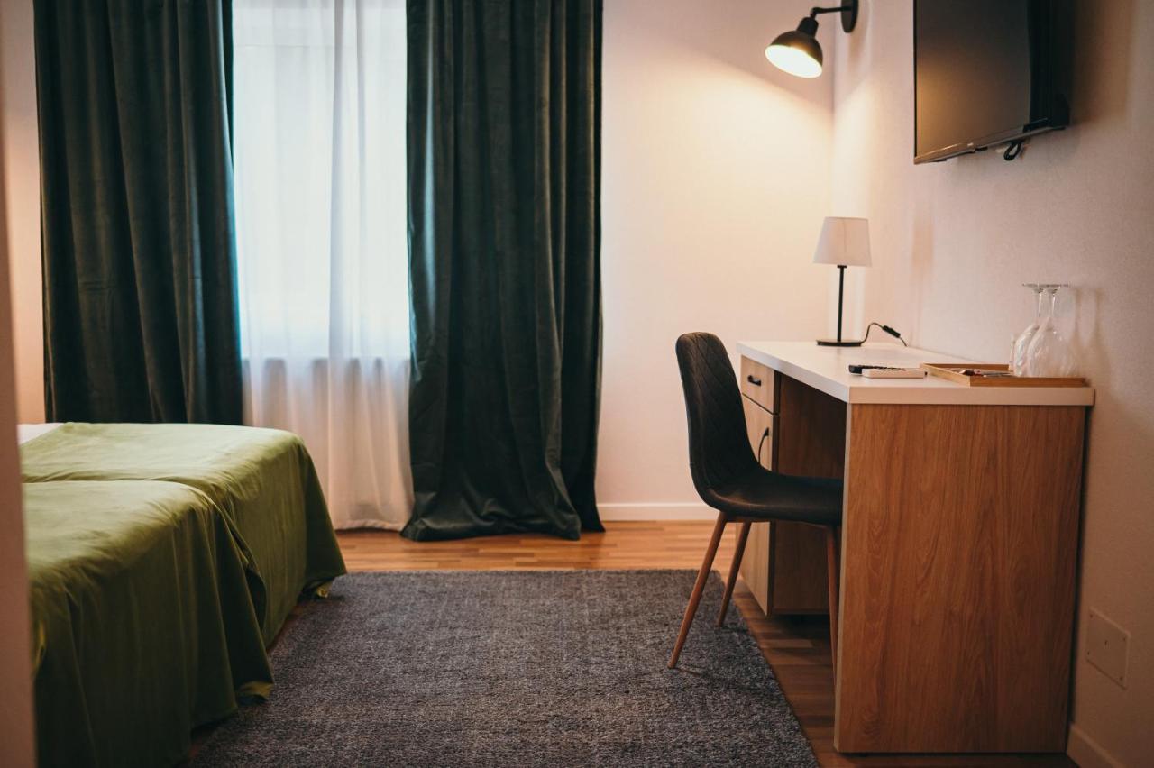 Nest Guesthouse Drobeta Turnu Severin Exteriör bild
