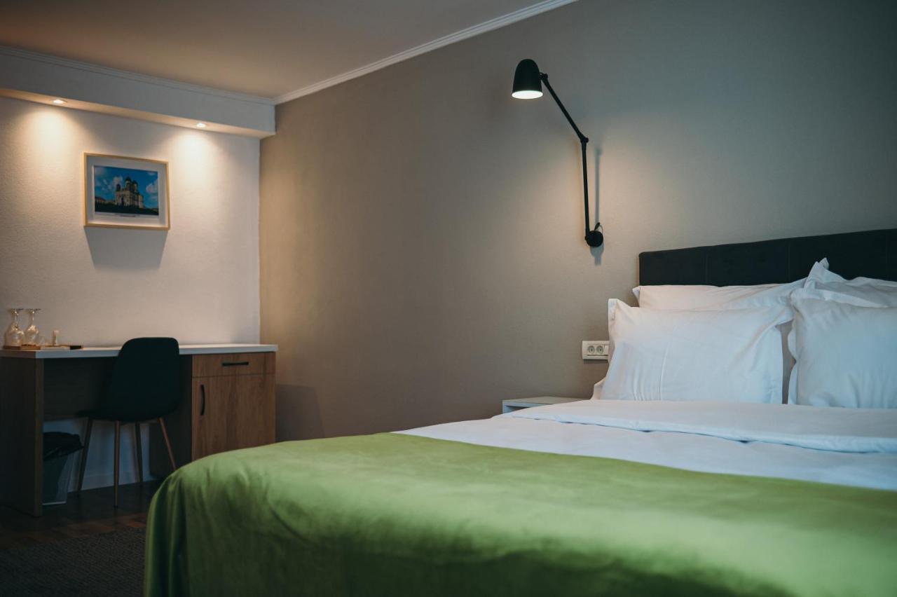 Nest Guesthouse Drobeta Turnu Severin Exteriör bild
