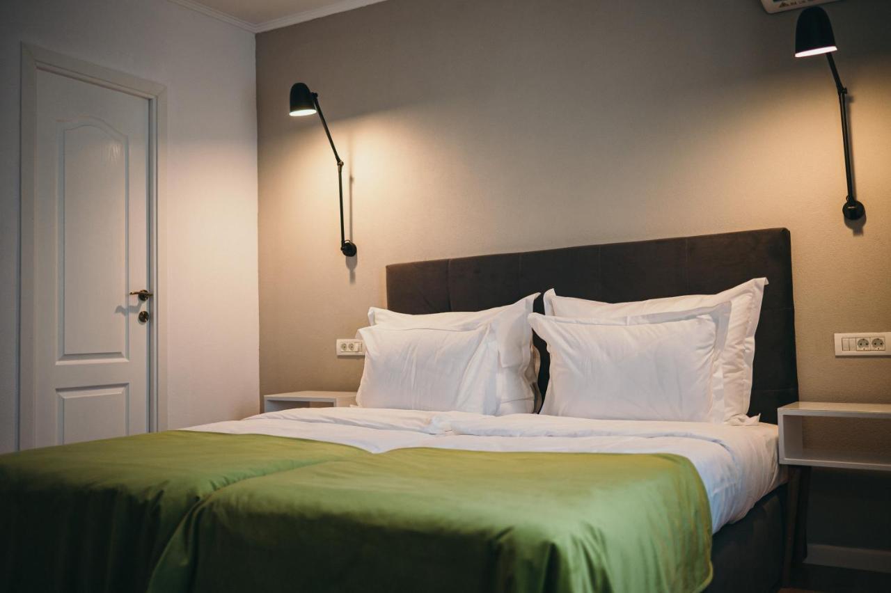 Nest Guesthouse Drobeta Turnu Severin Exteriör bild