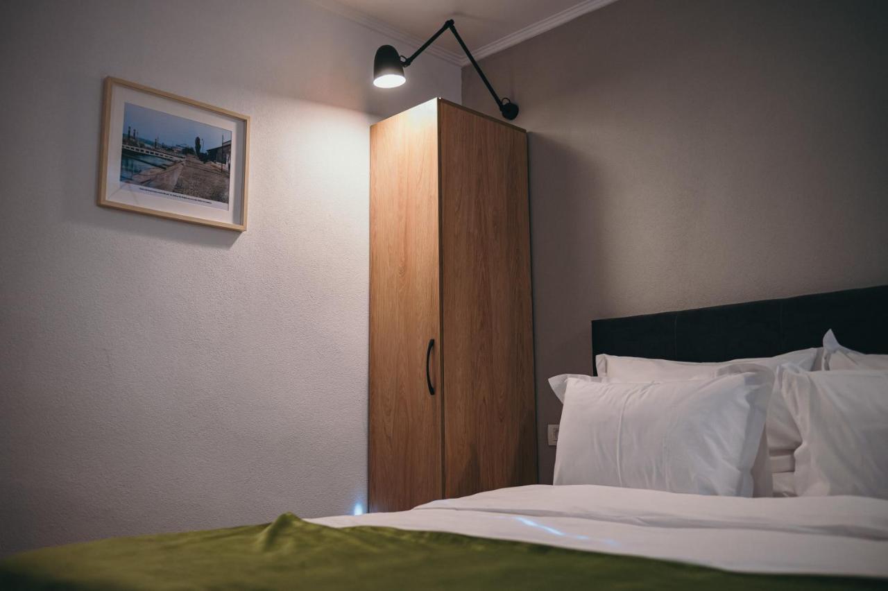 Nest Guesthouse Drobeta Turnu Severin Exteriör bild