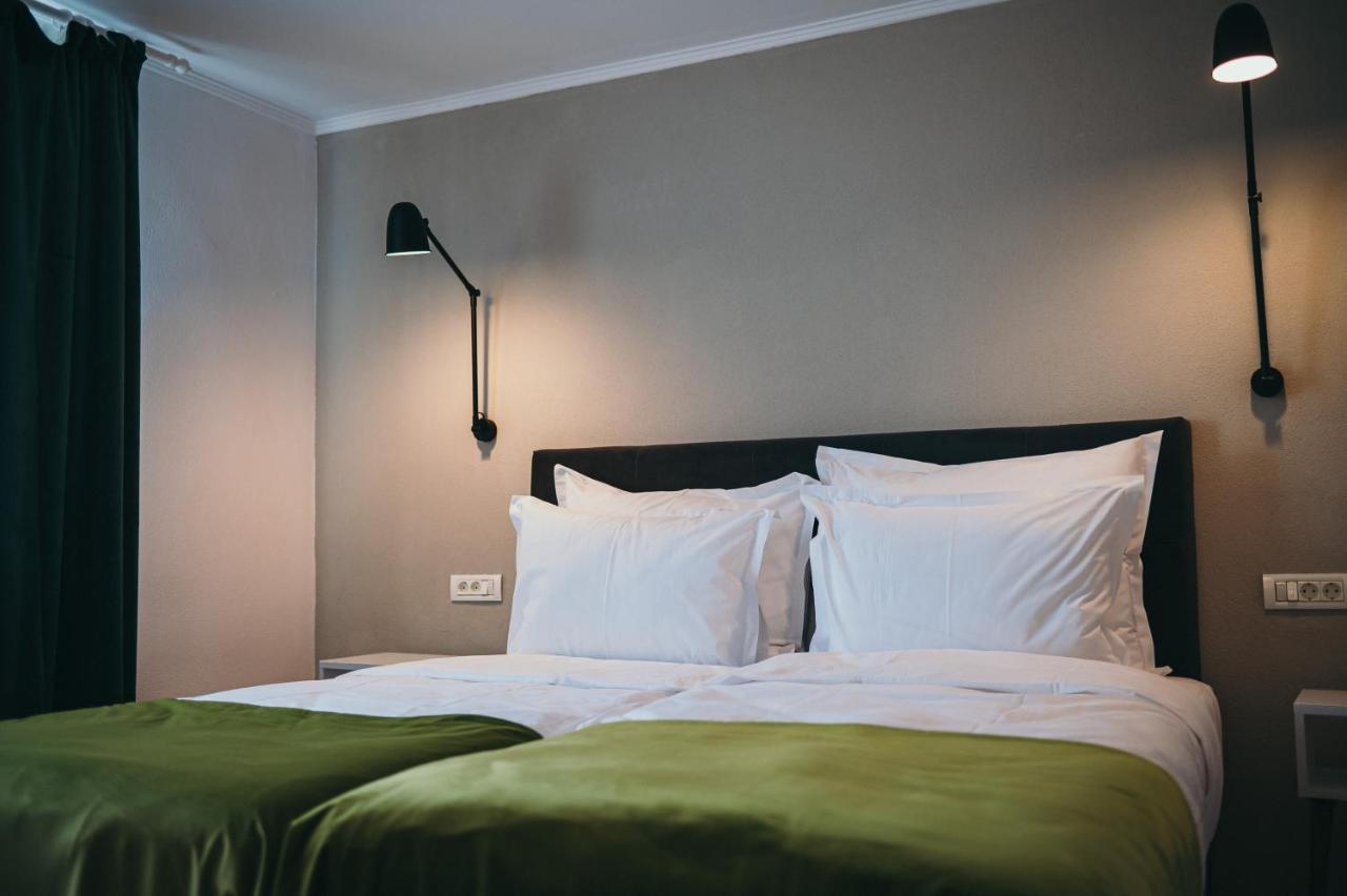 Nest Guesthouse Drobeta Turnu Severin Exteriör bild