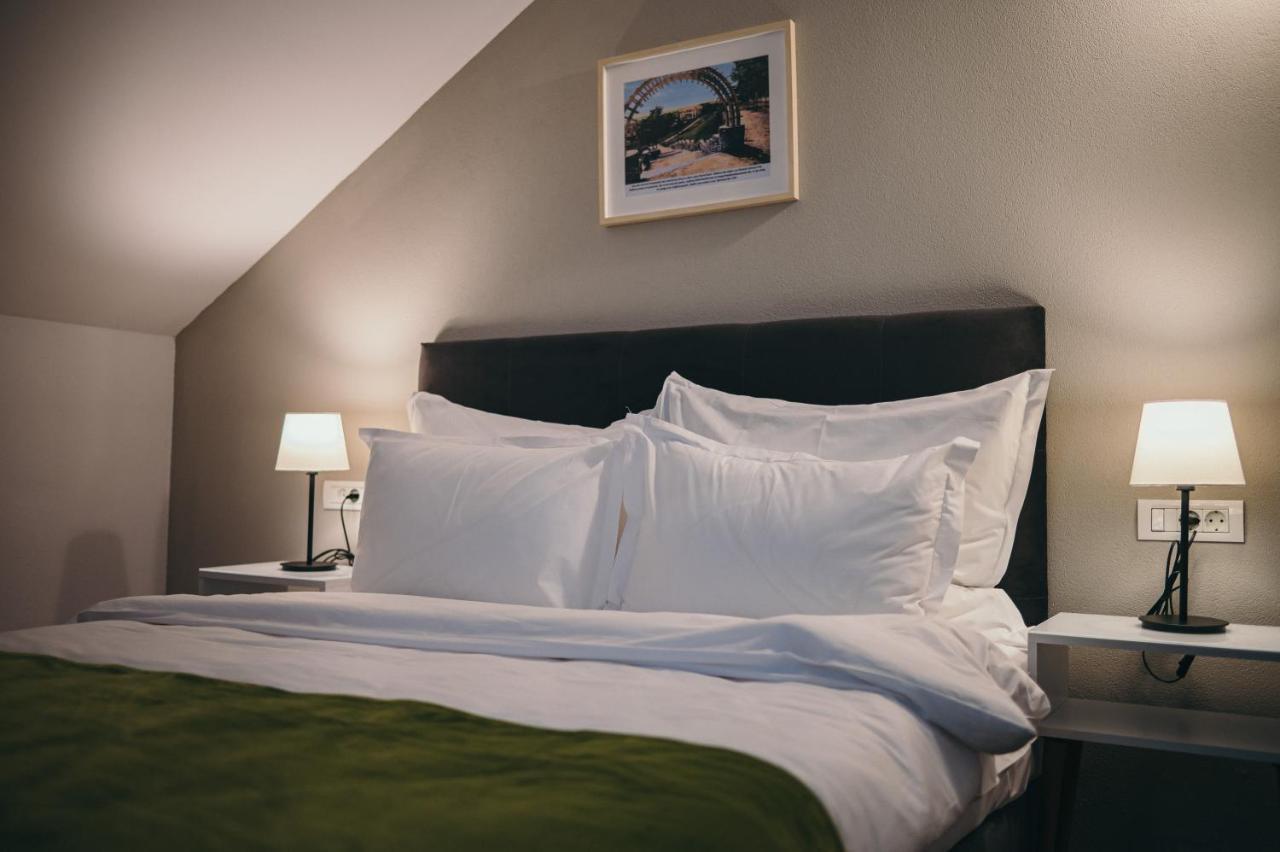 Nest Guesthouse Drobeta Turnu Severin Exteriör bild