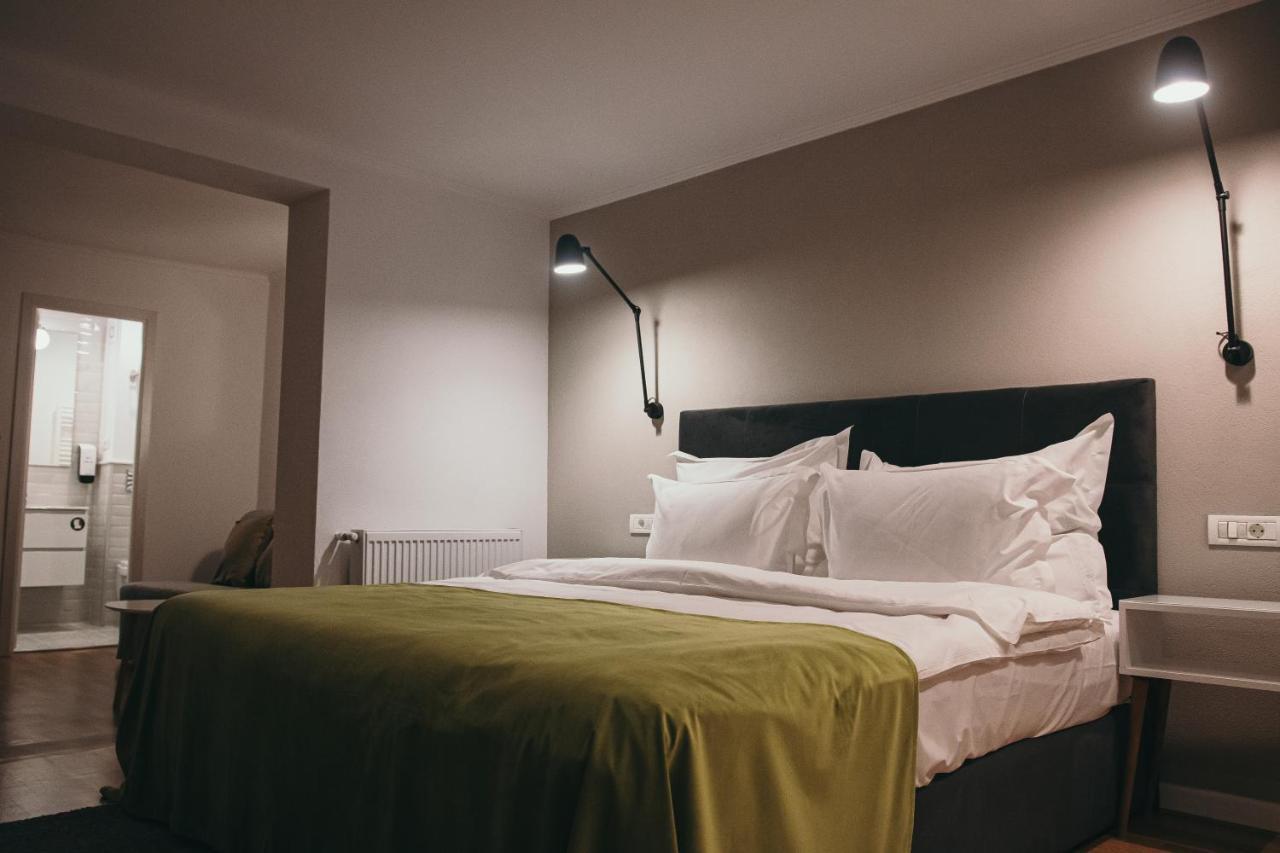 Nest Guesthouse Drobeta Turnu Severin Exteriör bild